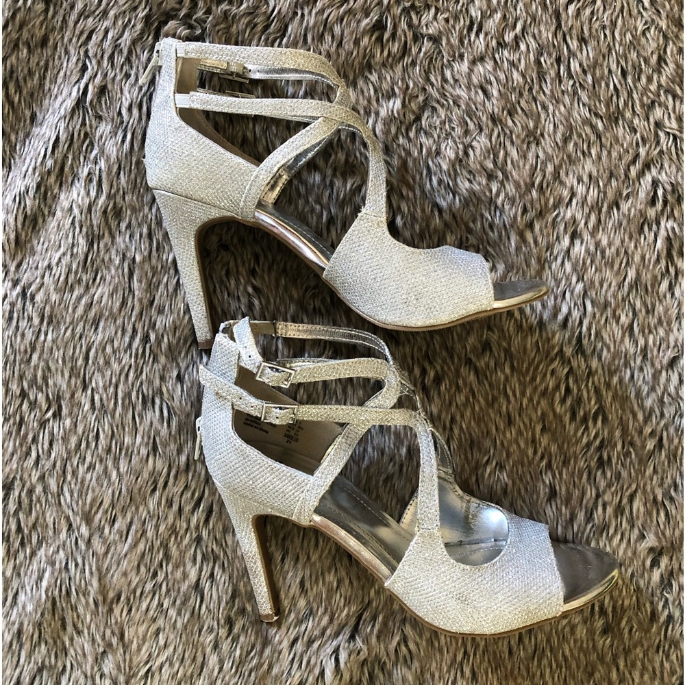 Very sparkly! 👠👠 - Picture 6 of 9
